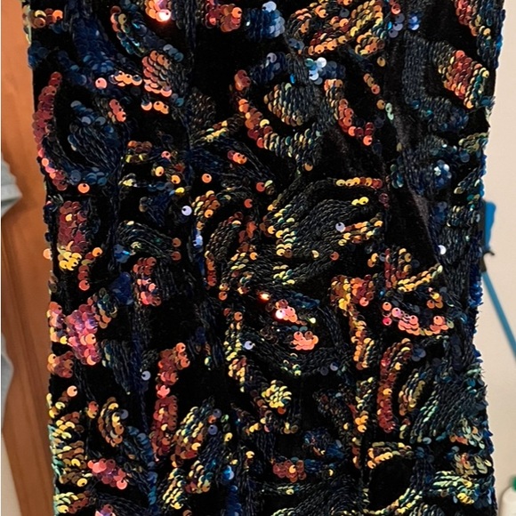 💙💚💜💖BEAUTIFUL Sequence Occasion Dress Size Med.looking For Homecoming or Prom? - Picture 5 of 6